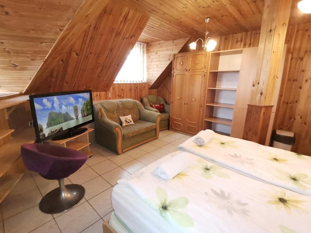 Patko Fogado Bed & Breakfast Hajduszoboszlo Bagian luar foto